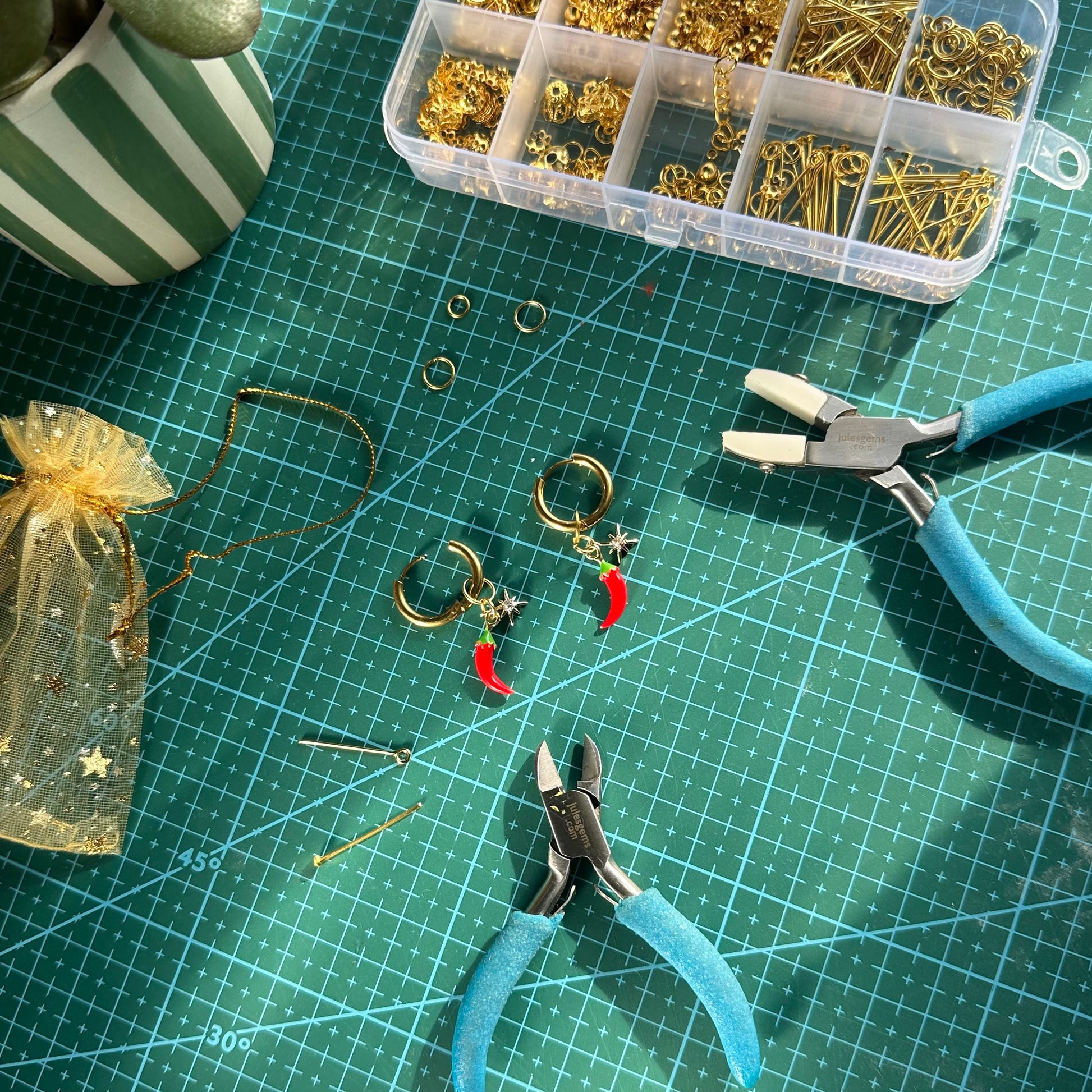The Mundane gift shop - chillie Earrings - HOT HOT Chilli collection - Gift for her -  gift for foodies